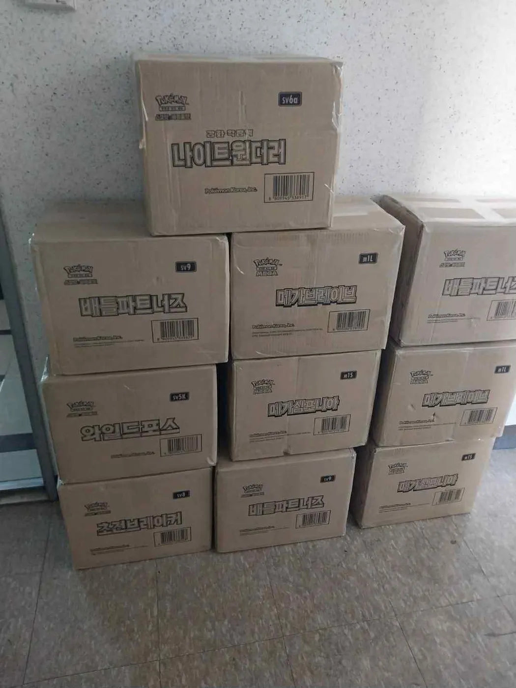 Cartons Pokémon Korea scellés (Night Wanderer, Mega Brave…) lors d’un sourcing direct en Corée du Sud